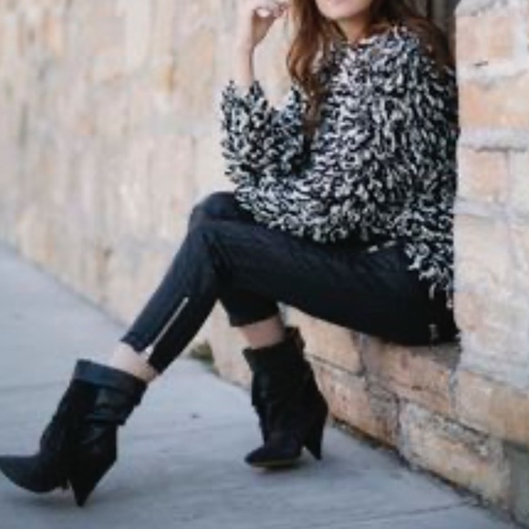 J.O.A. Fringe Pullover Sweater- Black and White - Picture 6 of 6